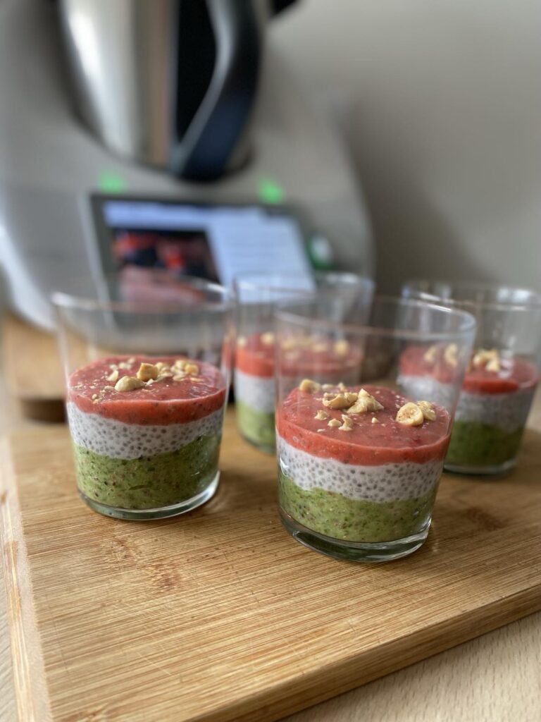 Pudding Chia z Kiwi i Malinami