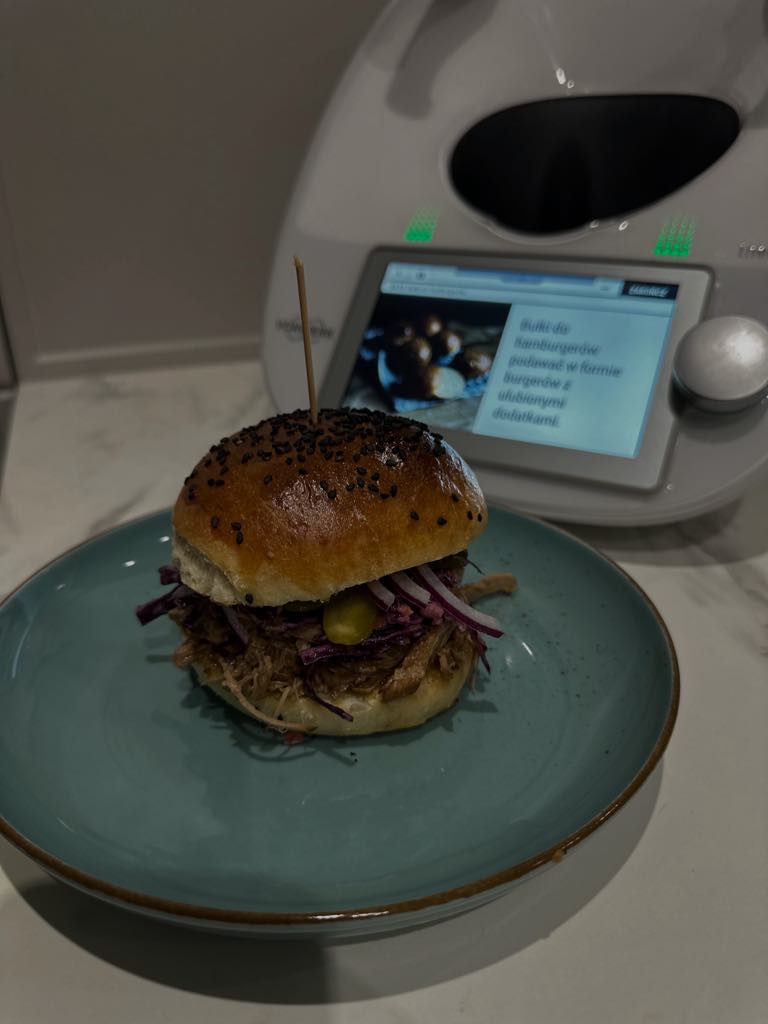 Burgery z szarpaną wieprzowiną